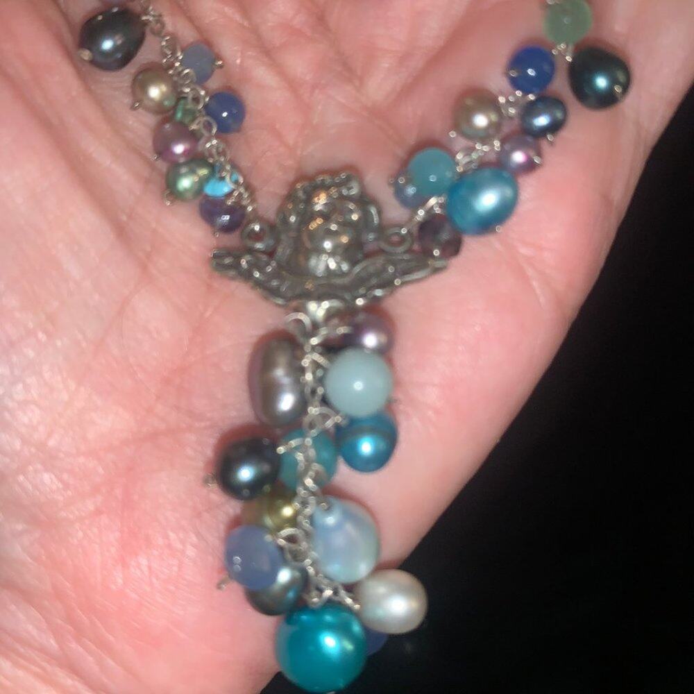 VINTAGE UNWORN STERLING SILVER CHERUB ANGEL MULTICOLOR PEARL NECKLACE